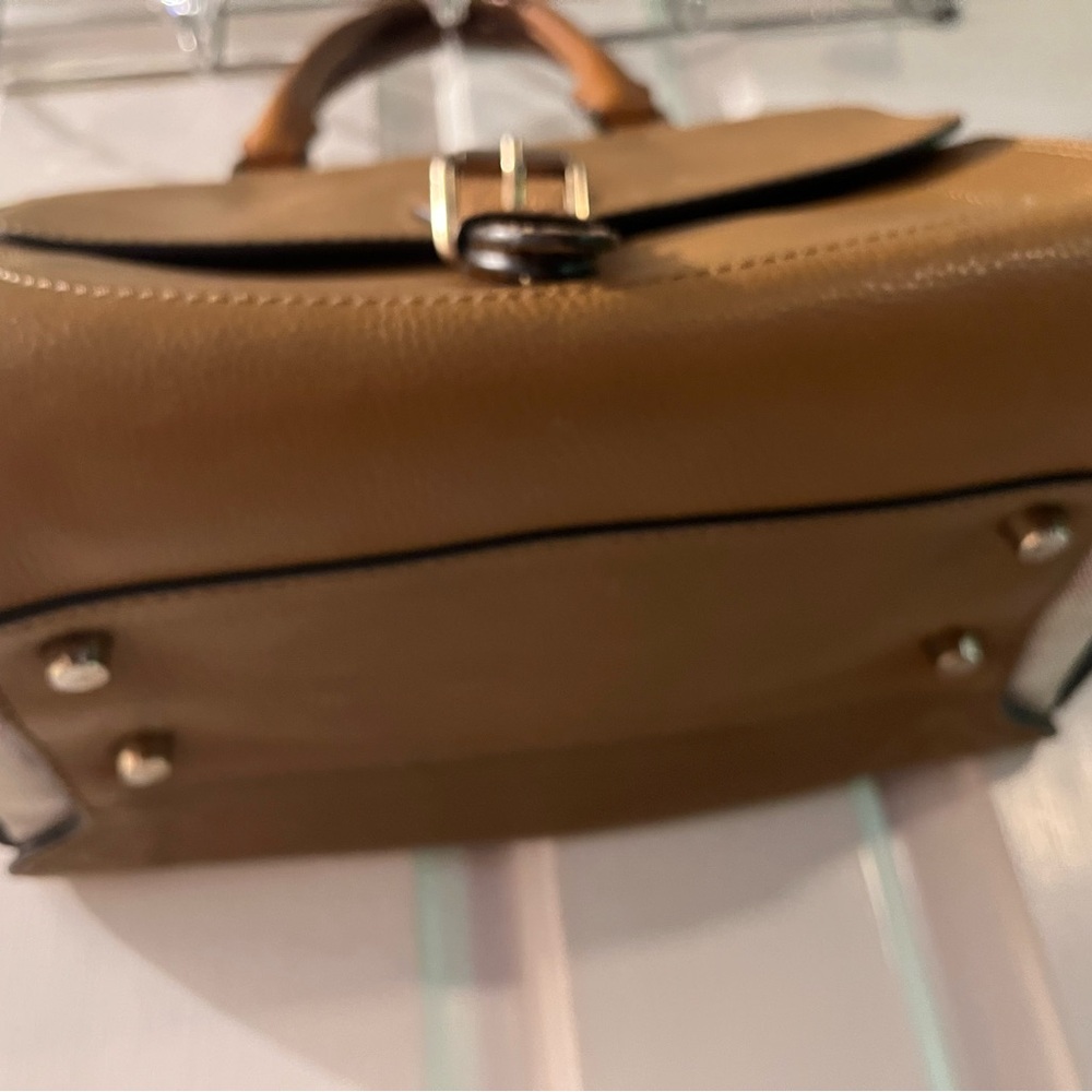 Burberry Brown Leather Satchel with Classic Design - Picture 4 of 9